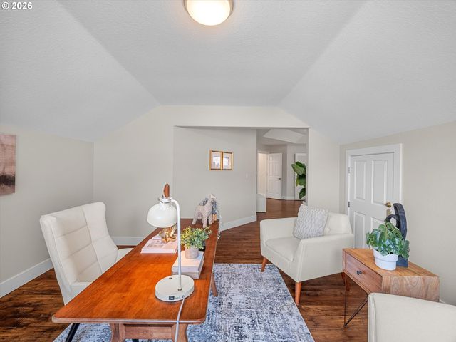 10719 Nw HARDING Ct, Portland, OR 97229