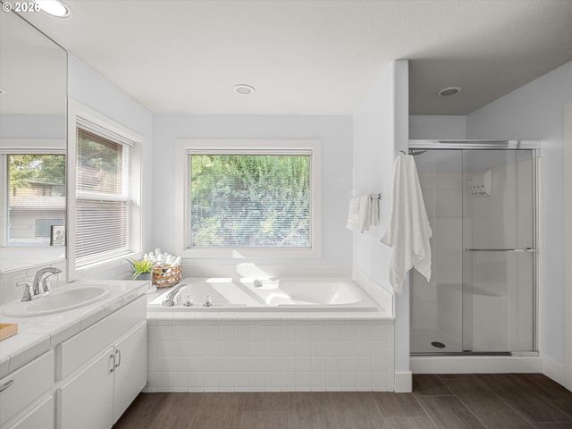 10719 Nw HARDING Ct, Portland, OR 97229