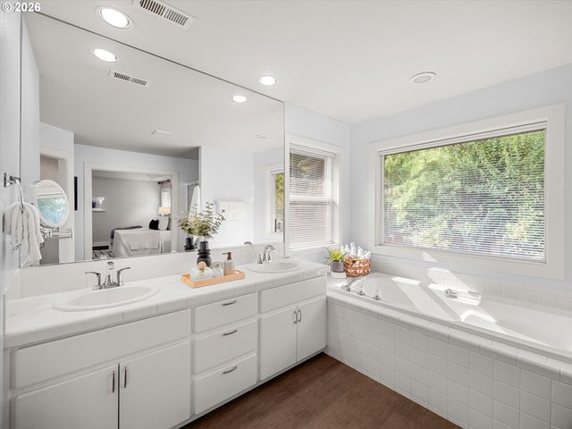 10719 Nw HARDING Ct, Portland, OR 97229