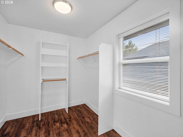 10719 Nw HARDING Ct, Portland, OR 97229