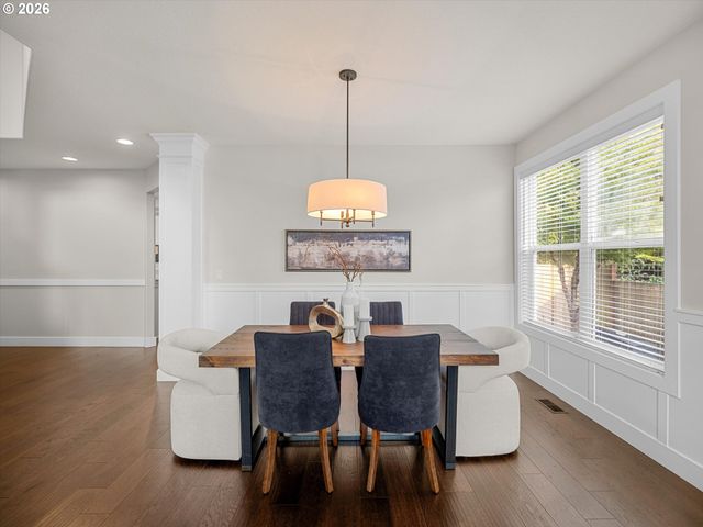 10719 Nw HARDING Ct, Portland, OR 97229