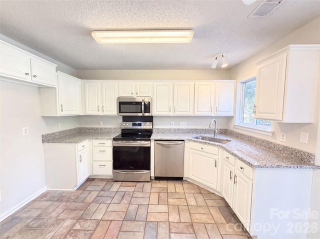 3016 Wyntree Court, Matthews, NC 28104