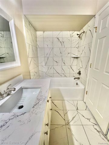 6121 ORCHARD LAKE 202, West Bloomfield Charter Township, MI 48322