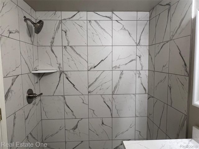 6121 ORCHARD LAKE 202, West Bloomfield Charter Township, MI 48322