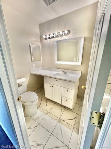 6121 ORCHARD LAKE 202, West Bloomfield Charter Township, MI 48322