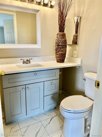 6121 ORCHARD LAKE 202, West Bloomfield Charter Township, MI 48322