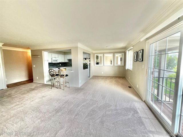 6121 ORCHARD LAKE 202, West Bloomfield Charter Township, MI 48322