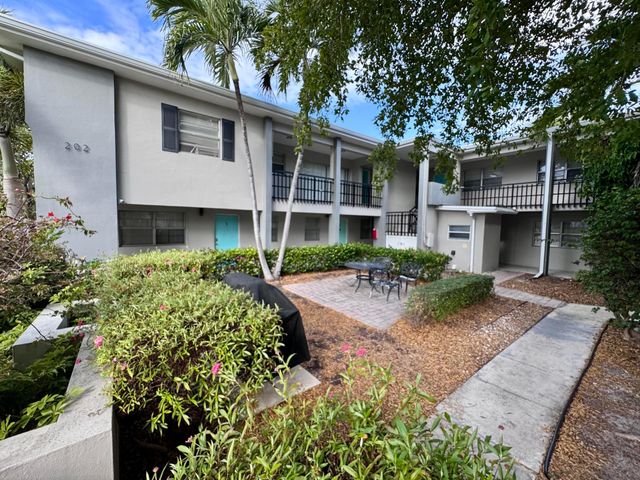 202 Lucerne Avenue Unit 13a, Lake Worth Beach, FL 33460