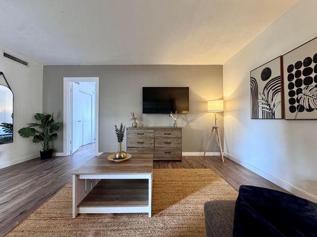 202 Lucerne Avenue Unit 13a, Lake Worth Beach, FL 33460