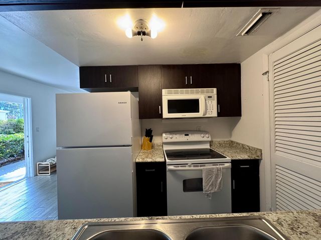 202 Lucerne Avenue Unit 13a, Lake Worth Beach, FL 33460