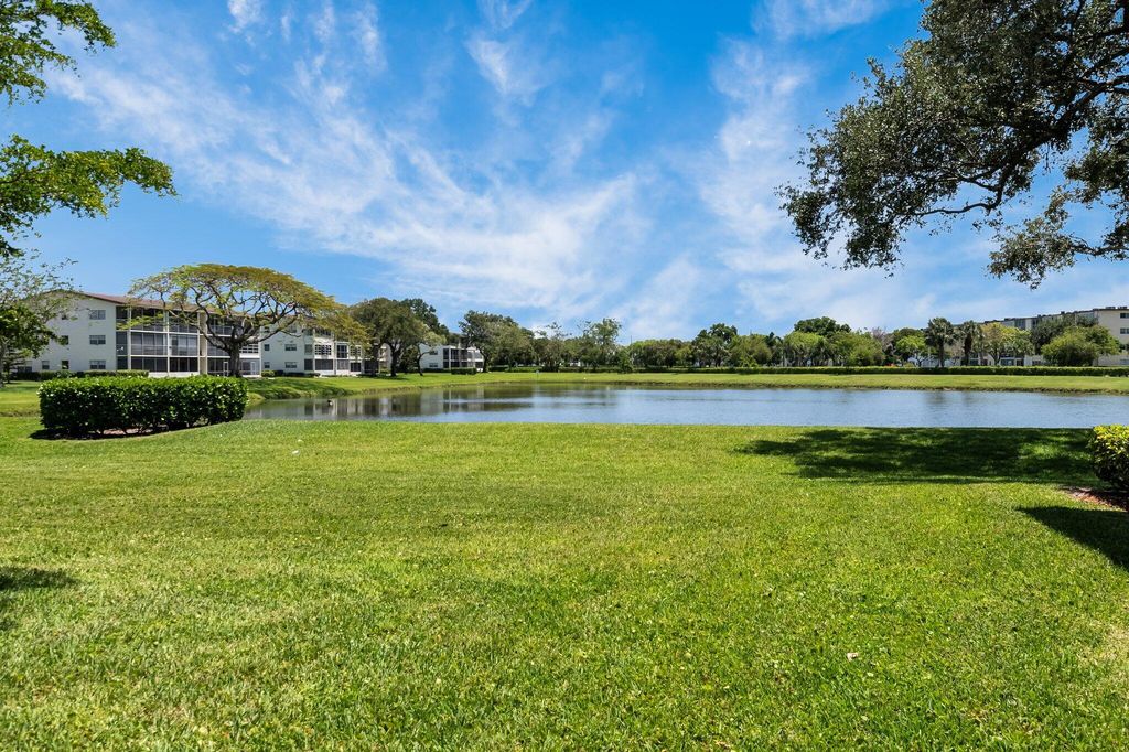 Image 4 of property listing at 47 Preston B, Boca Raton, FL 33434