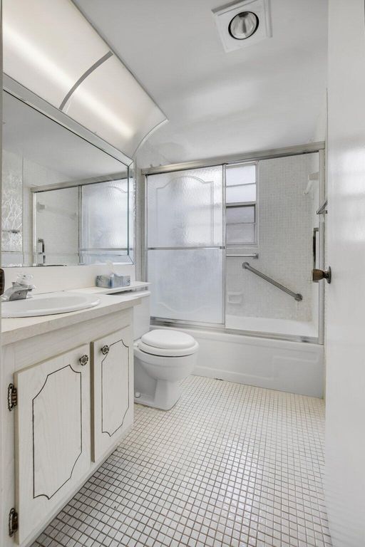Image 7 of property listing at 47 Preston B, Boca Raton, FL 33434