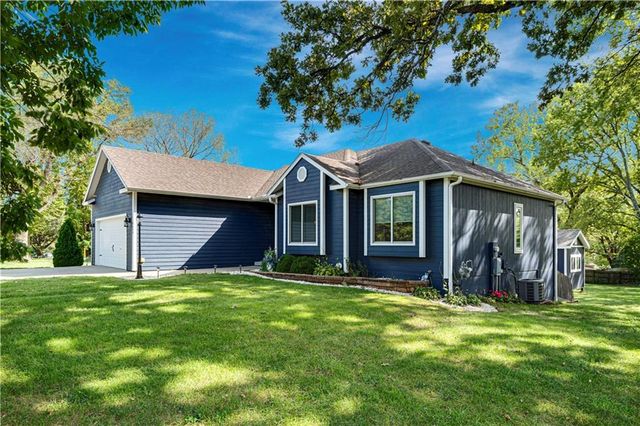 8699 Penner Avenue, De Soto, KS 66018