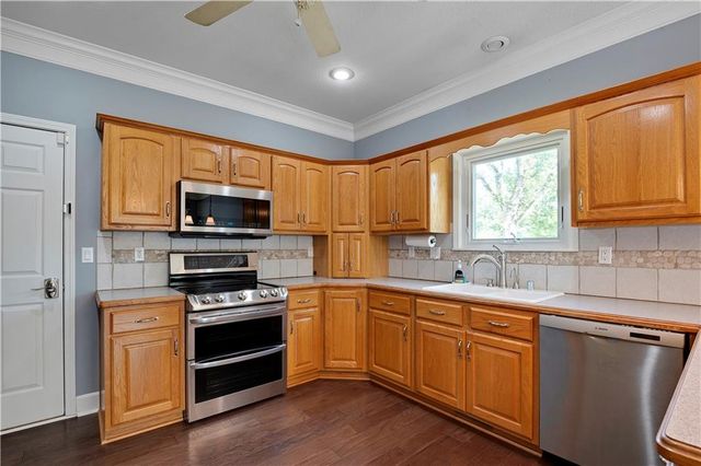 8699 Penner Avenue, De Soto, KS 66018