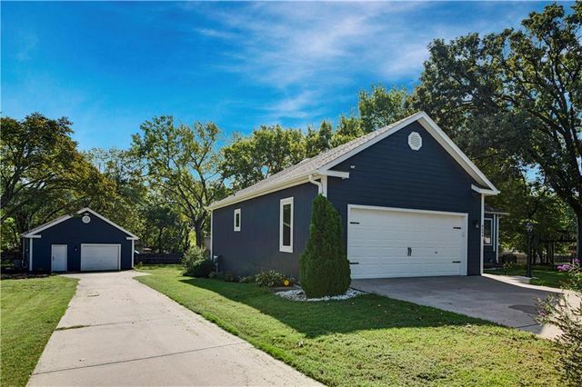 8699 Penner Avenue, De Soto, KS 66018