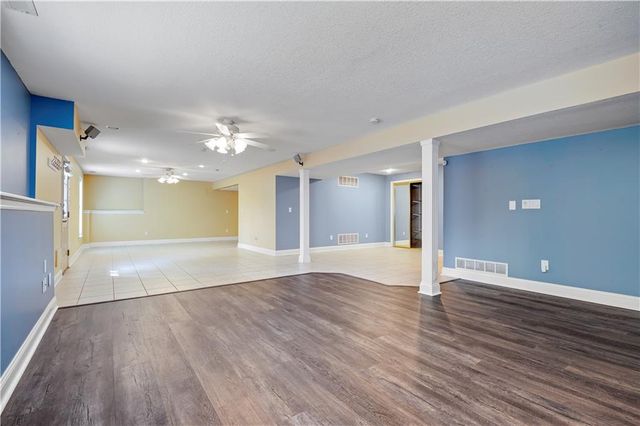 8699 Penner Avenue, De Soto, KS 66018