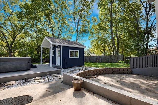 8699 Penner Avenue, De Soto, KS 66018