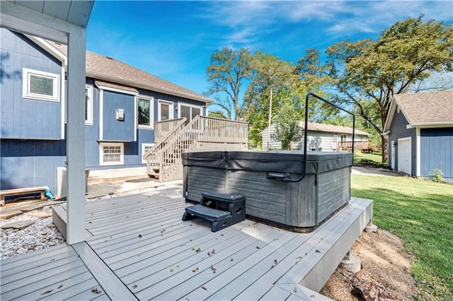8699 Penner Avenue, De Soto, KS 66018