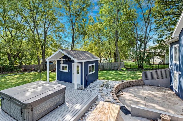 8699 Penner Avenue, De Soto, KS 66018
