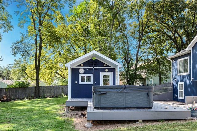 8699 Penner Avenue, De Soto, KS 66018