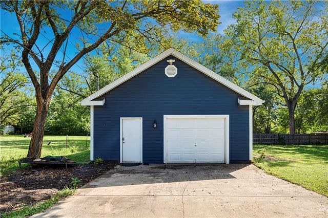 8699 Penner Avenue, De Soto, KS 66018