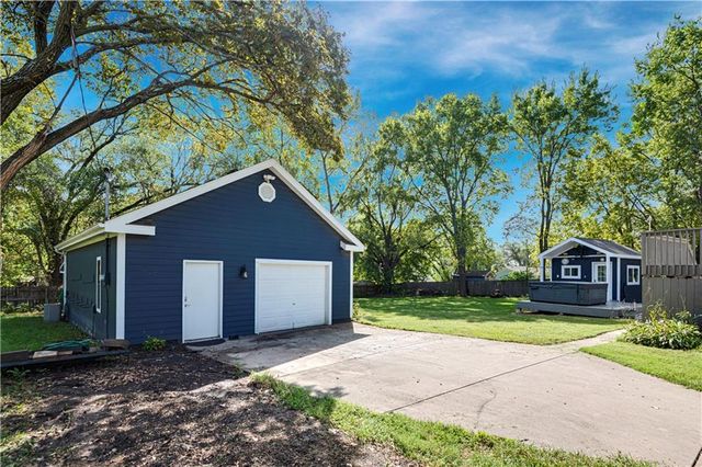 8699 Penner Avenue, De Soto, KS 66018