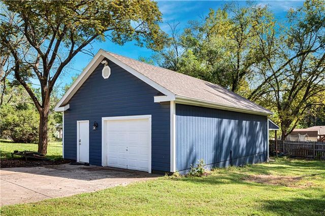 8699 Penner Avenue, De Soto, KS 66018