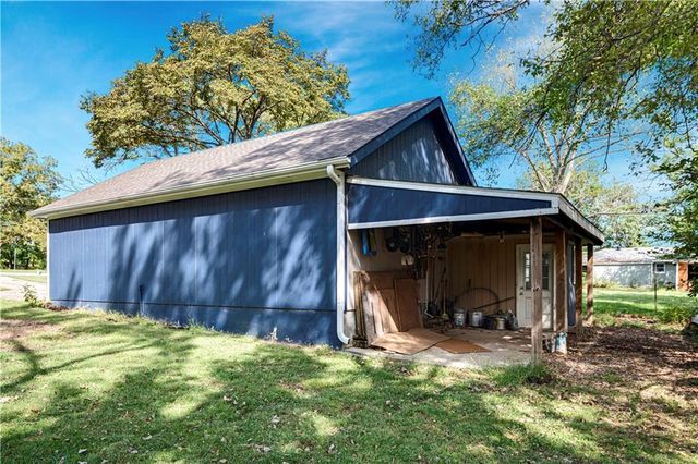8699 Penner Avenue, De Soto, KS 66018