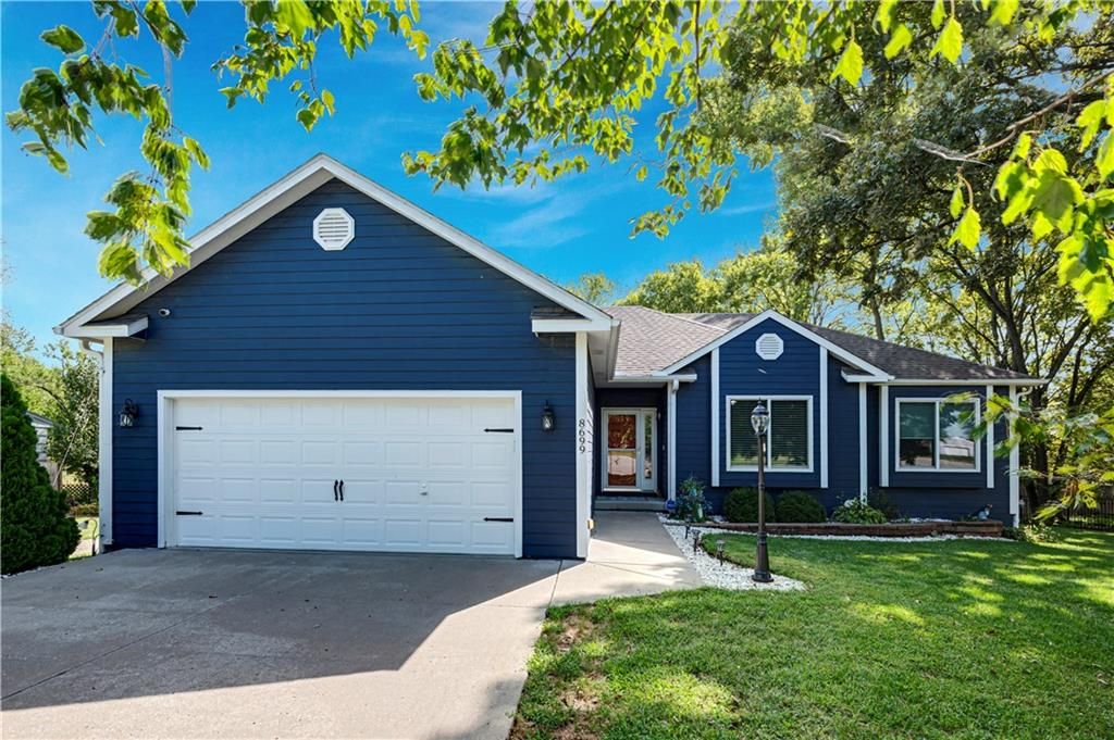 8699 Penner Avenue, De Soto, KS 66018
