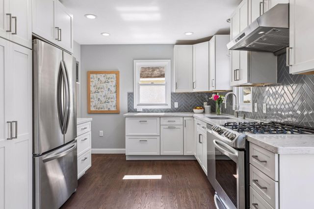 2718 Hampshire Avenue S, Saint Louis Park, MN 55426