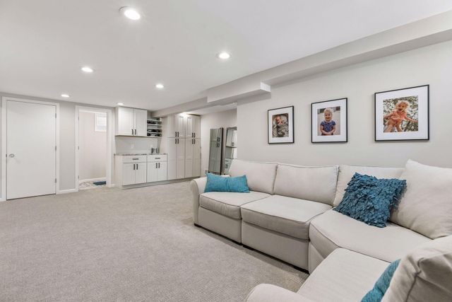 2718 Hampshire Avenue S, Saint Louis Park, MN 55426