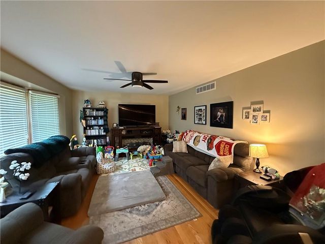11805 E 48th Street, Kansas City, MO 64133