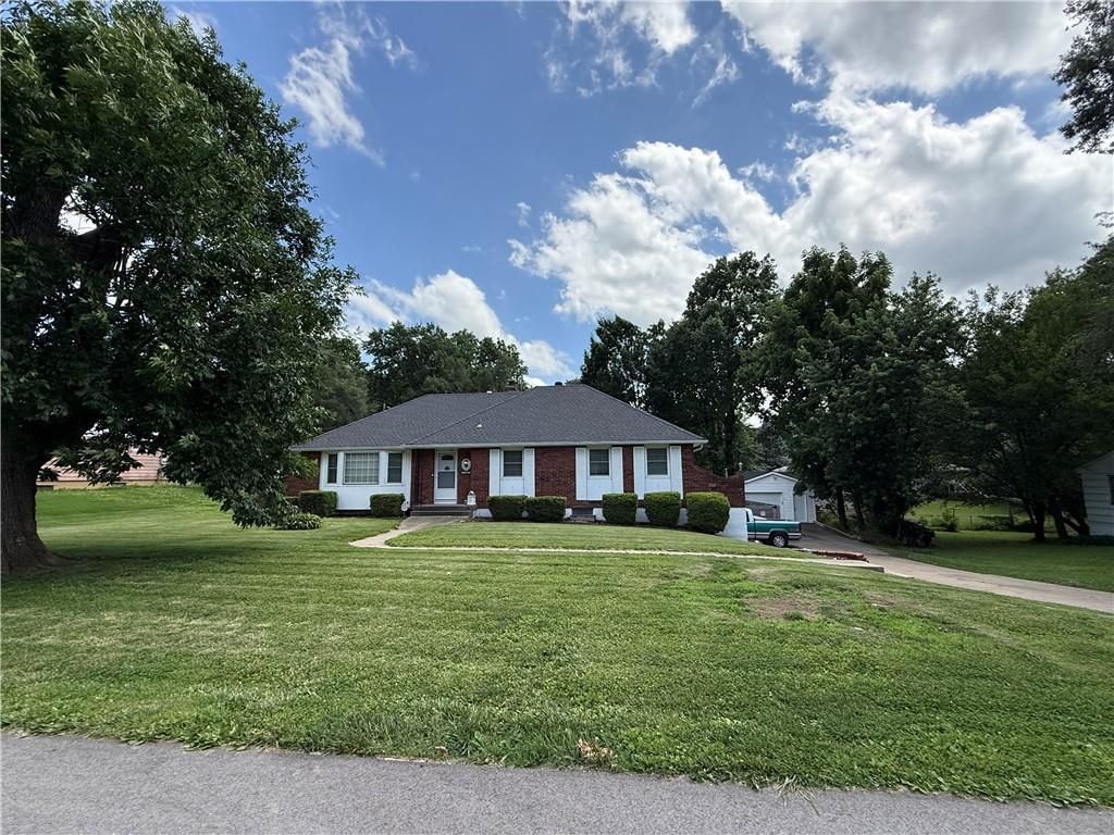 11805 E 48th Street, Kansas City, MO 64133