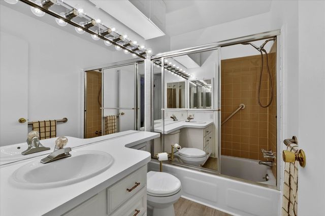 35132 N Bay Circle 16, Harrison Twp, MI 48045