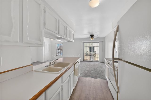 35132 N Bay Circle 16, Harrison Twp, MI 48045