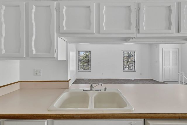 35132 N Bay Circle 16, Harrison Twp, MI 48045