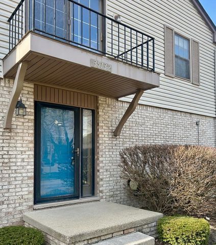 35132 N Bay Circle 16, Harrison Twp, MI 48045