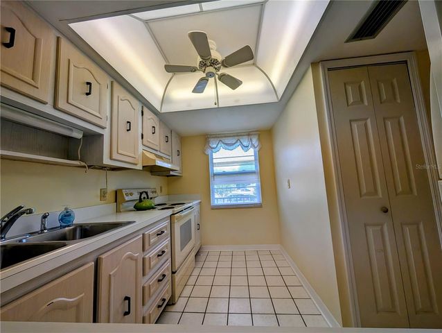 333 LAKE HOWARD DRIVE NW 212A, Winter Haven, FL 33880