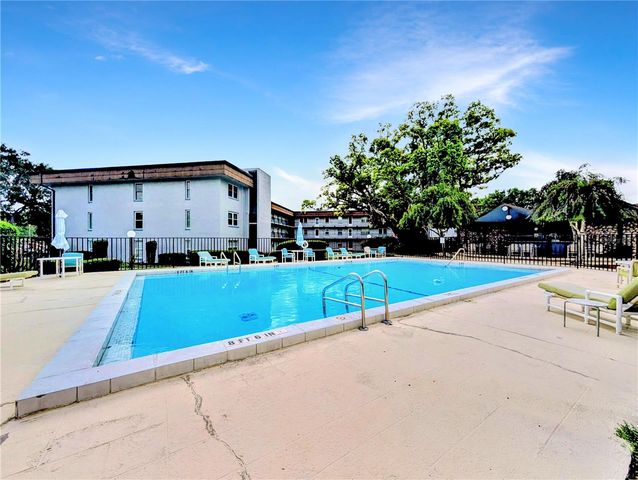 333 LAKE HOWARD DRIVE NW 212A, Winter Haven, FL 33880