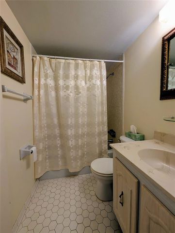 333 LAKE HOWARD DRIVE NW 212A, Winter Haven, FL 33880