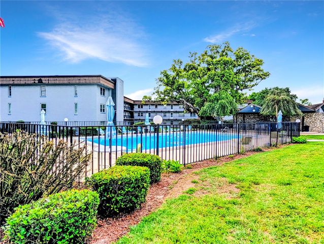 333 LAKE HOWARD DRIVE NW 212A, Winter Haven, FL 33880