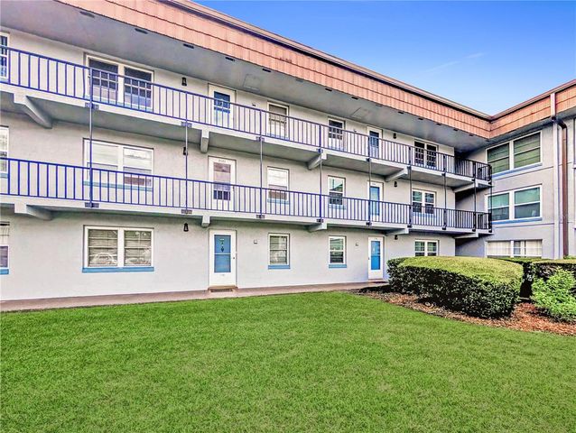 333 LAKE HOWARD DRIVE NW 212A, Winter Haven, FL 33880