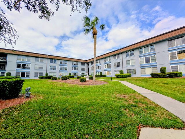 333 LAKE HOWARD DRIVE NW 212A, Winter Haven, FL 33880