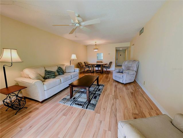 333 LAKE HOWARD DRIVE NW 212A, Winter Haven, FL 33880