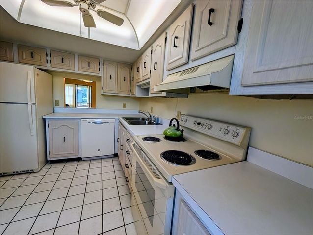 333 LAKE HOWARD DRIVE NW 212A, Winter Haven, FL 33880