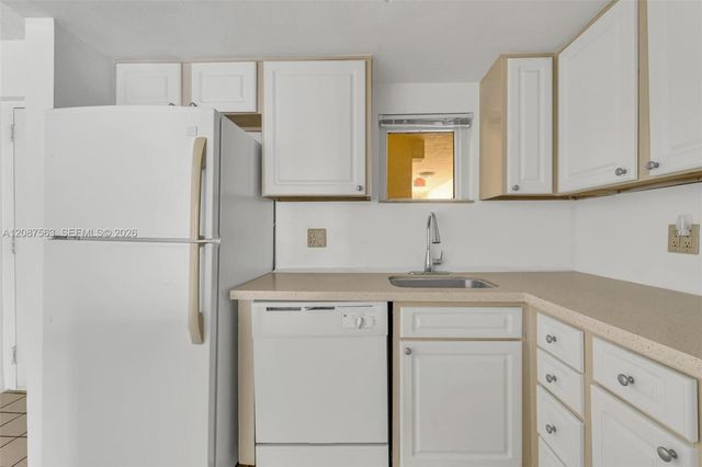 8255 Lake Drive 304, Doral, FL 33166