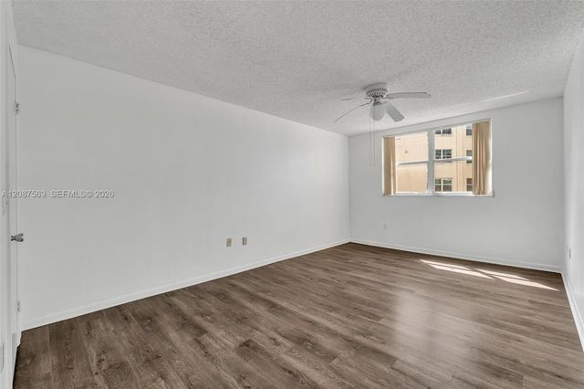 8255 Lake Drive 304, Doral, FL 33166
