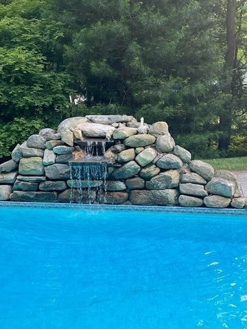 244 Rolling Meadow Drive, Holliston, MA 01746