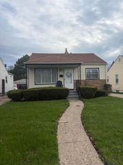 18723 Woodland Street, Harper Woods City, MI 48225