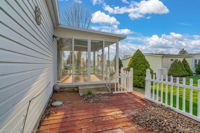 4333 24th Avenue 80, Fort Gratiot Charter Township, MI 48059